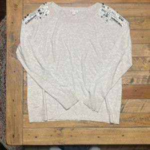 Women’s raglan sleeve jeweled sweater!